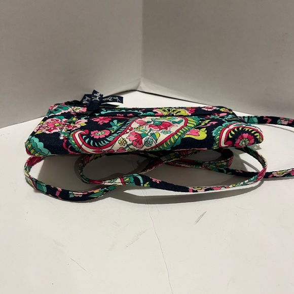 NWT Vera Bradley Strap Wallet Petal Paisley Quilted Wristlet - Picture 4 of 16